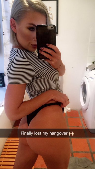 Those Snapchat selfies 🙊#selfie #booty #mirrorselfie #iphone #cherrydana #snapchat https://t.co/8i5p