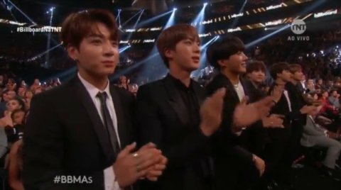 JmAngelaT's tweet photo. Lloré de la emoción !! 
#BilboardEnTNT #Euforica #BTSBBMAs️ #JIMIN https://t.co/wxi3oCy2yv