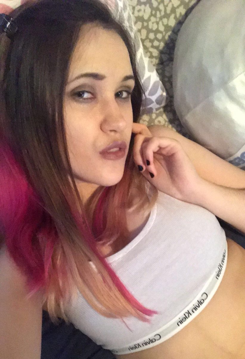 dellywave's tweet photo. #thottin #pink #hair #selfie #calvinklein 🌸💕 https://t.co/z2D46okYJM