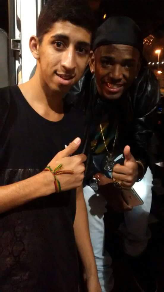 williancost_19's tweet photo. #encrencaemfamilia,@encrencaredetv 
 @negodoborel @williancost_19 
  Noite perfta c/ ele nego do botel ameii❤✌👏 https://t.co/rux7GzEZkI