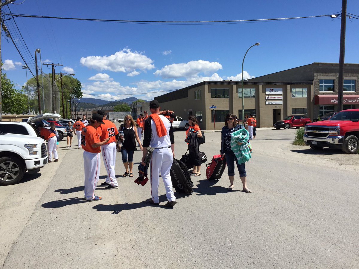 IrmaTigers's tweet photo. #tigernation travels well!! #Kelownacrew https://t.co/MkBu6uA9vC