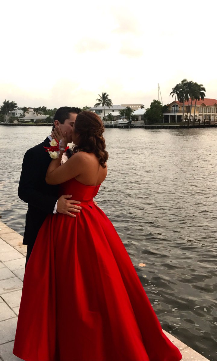 chloewalker__'s tweet photo. prom :) https://t.co/NrEk5wzCJo
