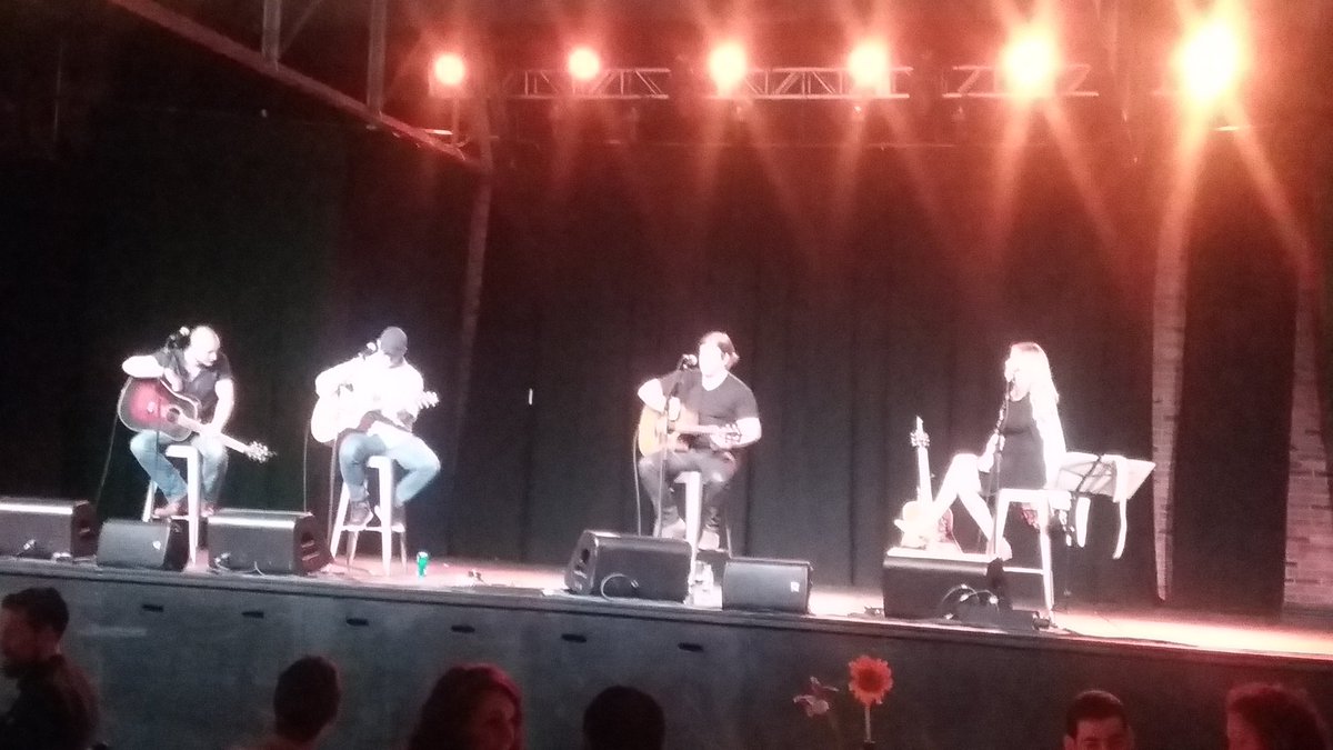 DrJStacey's tweet photo. Gala dinner in full swing, loving the local music #IMRF2017 https://t.co/NSuKcRtyTJ