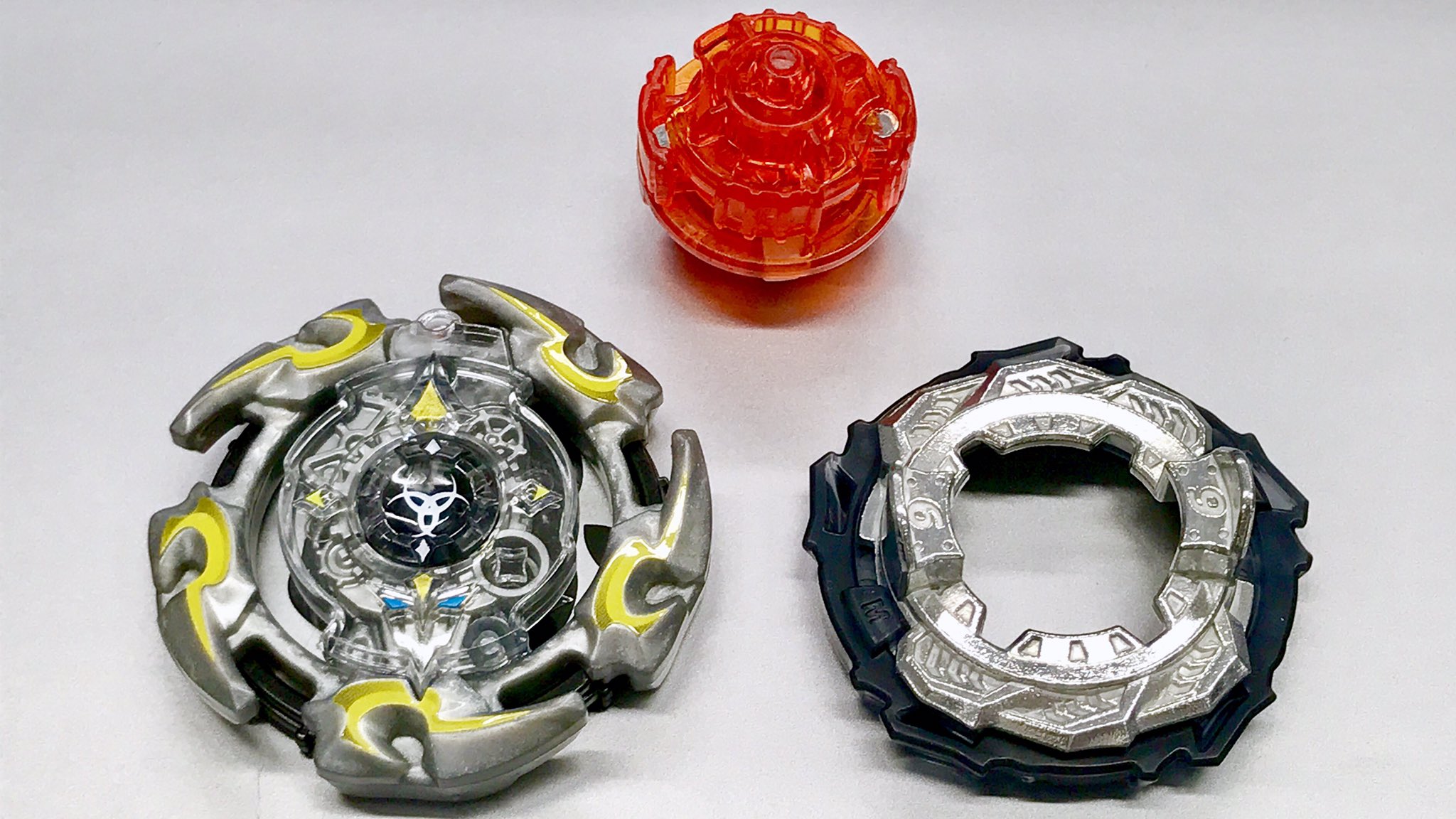 ベイブレードバースト　アルタークロノス黄金 イチバン！クロノス (アルタークロノス黄金 ver.)】コロコロ
