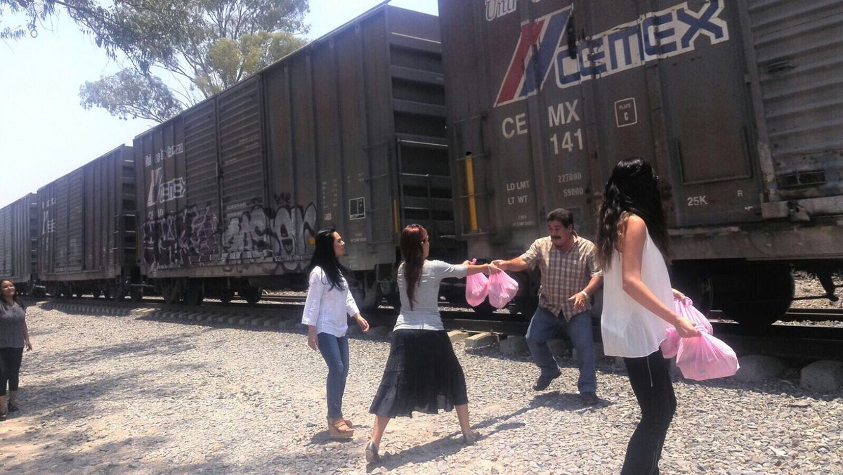 BraulioGuerraU's tweet photo. Gracias a mi esposa @Maferqro que hace labor social. En esta ocasión en Tequisquiapan en casa de migrantes que requieren ayuda. #PorLosDemás https://t.co/oMmj90rqYY