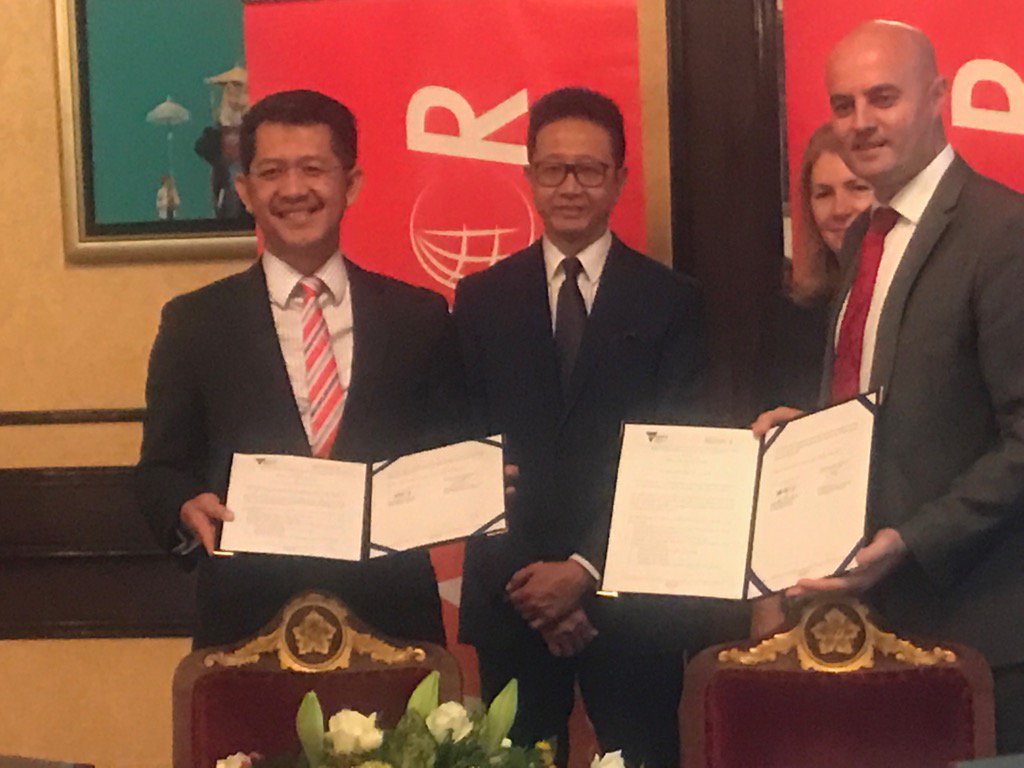 FionaK's tweet photo. MOU Invest Selangor Berhad and State Govt of Victoria just signed #tradevictoria https://t.co/hNAnBEudvZ