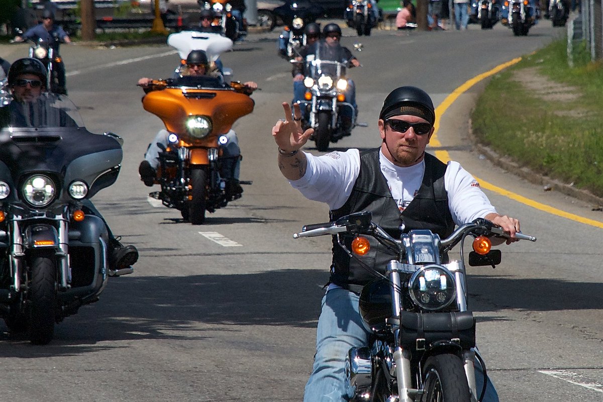 LisaWatchmaker's tweet photo. Boston's #WoundedVetRun rolling through #Revere #Massachusetts Sunday, May 21, 2017 #theyfoughtweride #worthycause https://t.co/XSyGXOjbUR