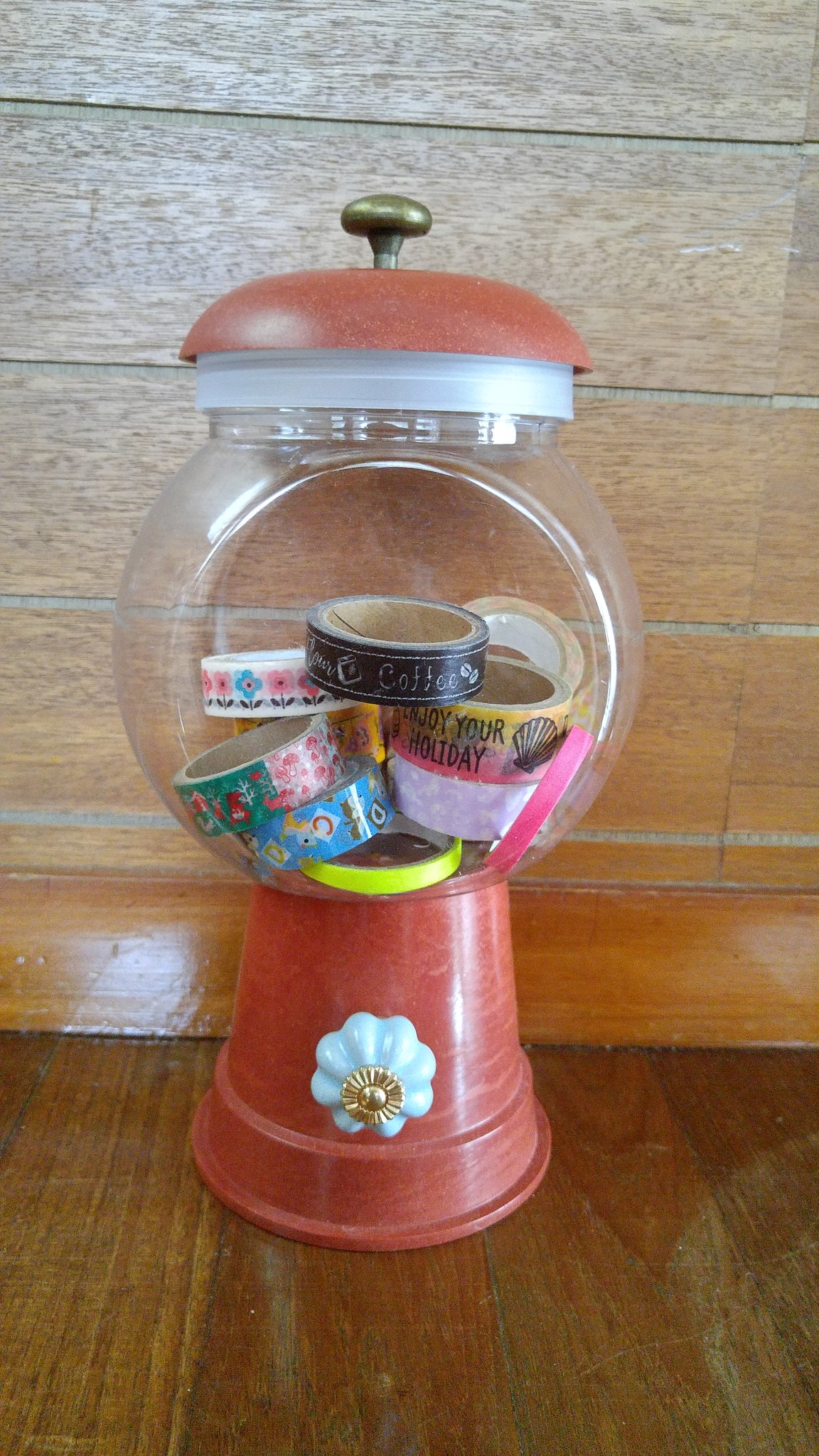 Mimi スイーツ Sns でよく見かけるキャンディーポットセリアの材料で作ってみた 保育園に通うチビはガチャガチャだ って喜んでたけれど おかし入れたらすぐなくなっちゃうのでマステ入れにいいかもね キャンディーポット マステ入れ セリア 100均