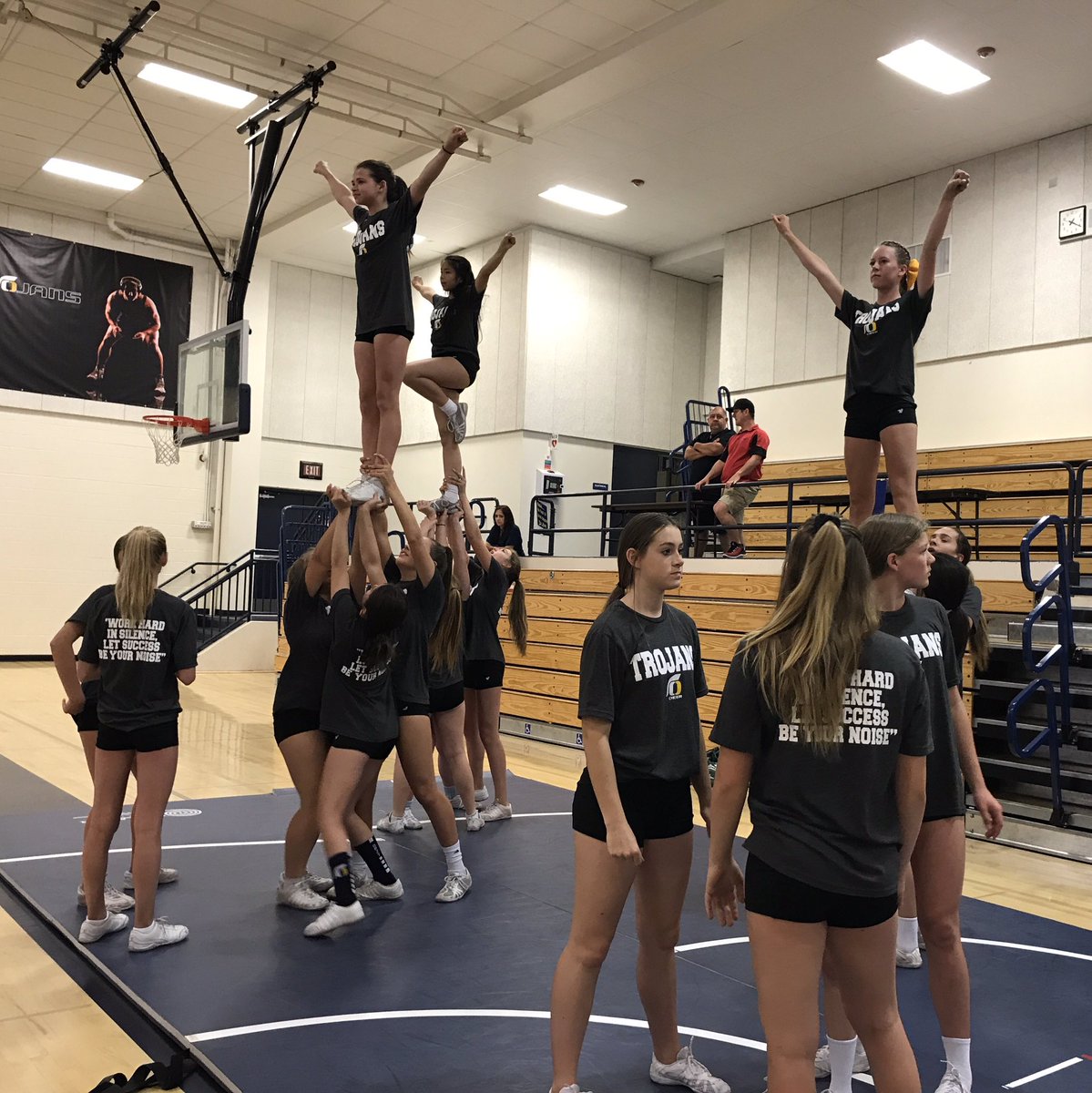 ORHSCompCheer's tweet photo. Sunday FUNday stunting! πππ#UCAcampcountdown #ORHScheer https://t.co/MdG3tYD2Q3
