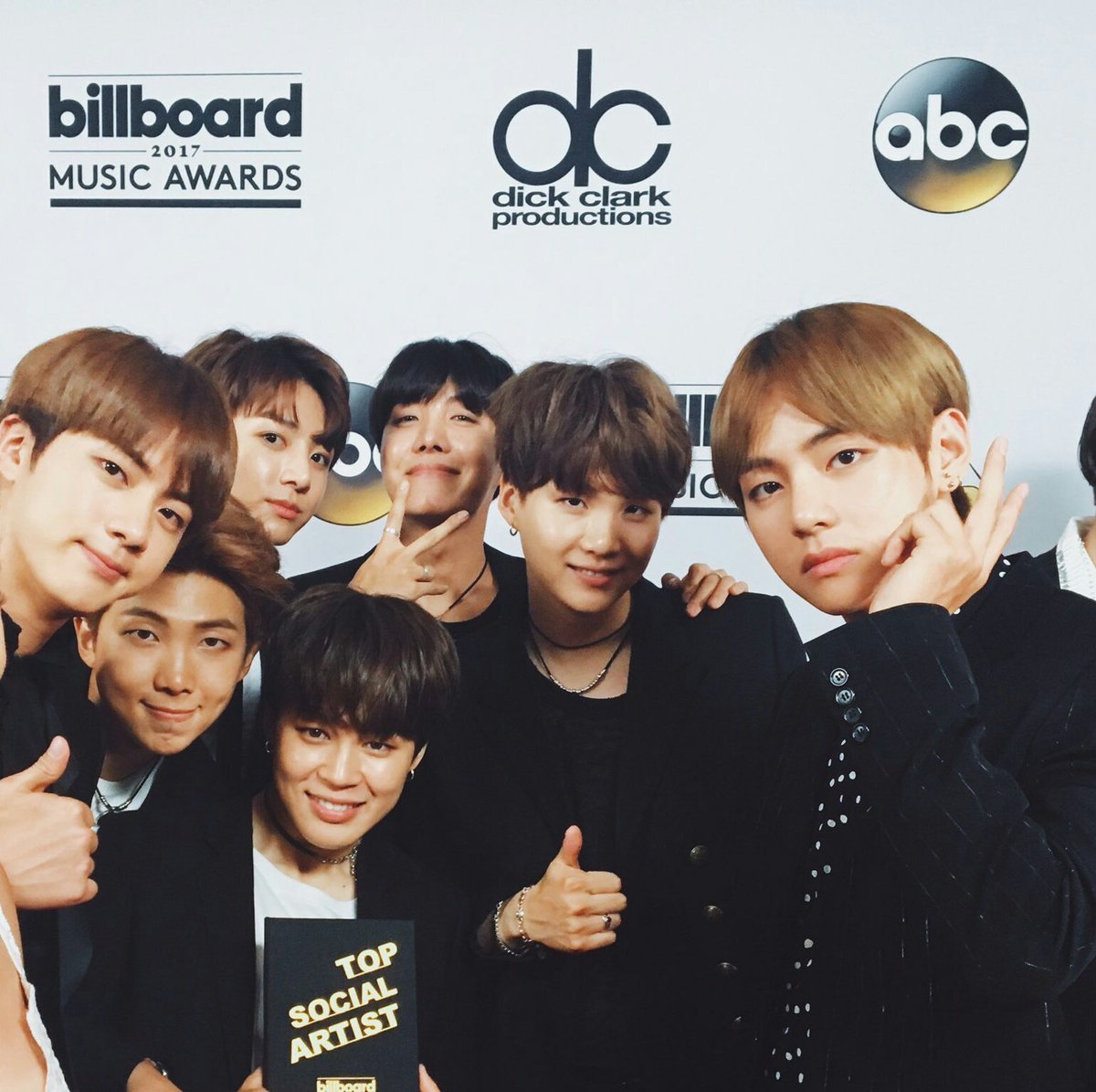 SUGA_JIMIN_9395's tweet photo. #BTSBBMA 
I love BTS💜💜💜 https://t.co/LZ9ynG5SmQ