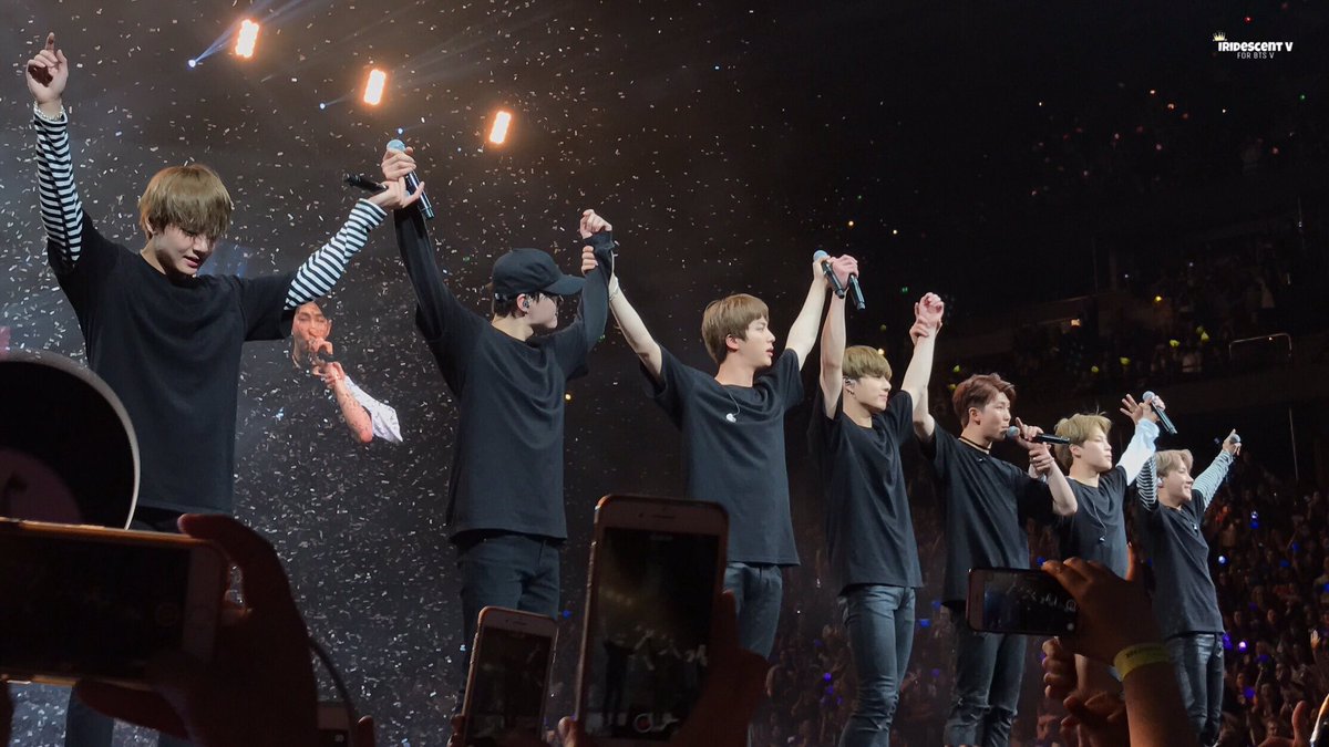 IRIDESCENTV95's tweet photo. Teamwork Makes The Dream Work💫
We all worked together and made this all happen, thank you!

#방탄소년단 #BTS @BTS_twt https://t.co/HglXvCJ6xU