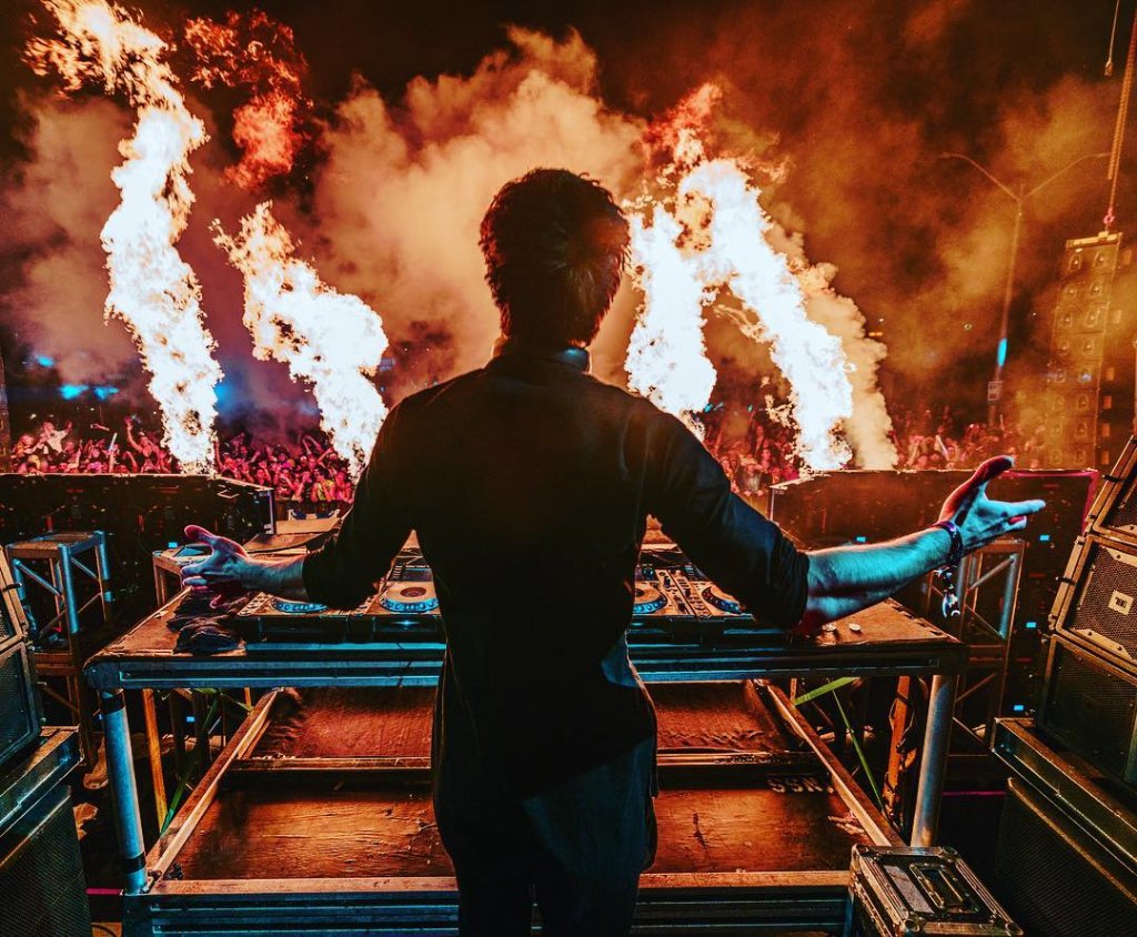 .<a href="/KSHMRmusic/">KSHМR</a> just set <a href="/EEMusicFestival/">Electric Elements</a> on Fire 🔥🔥