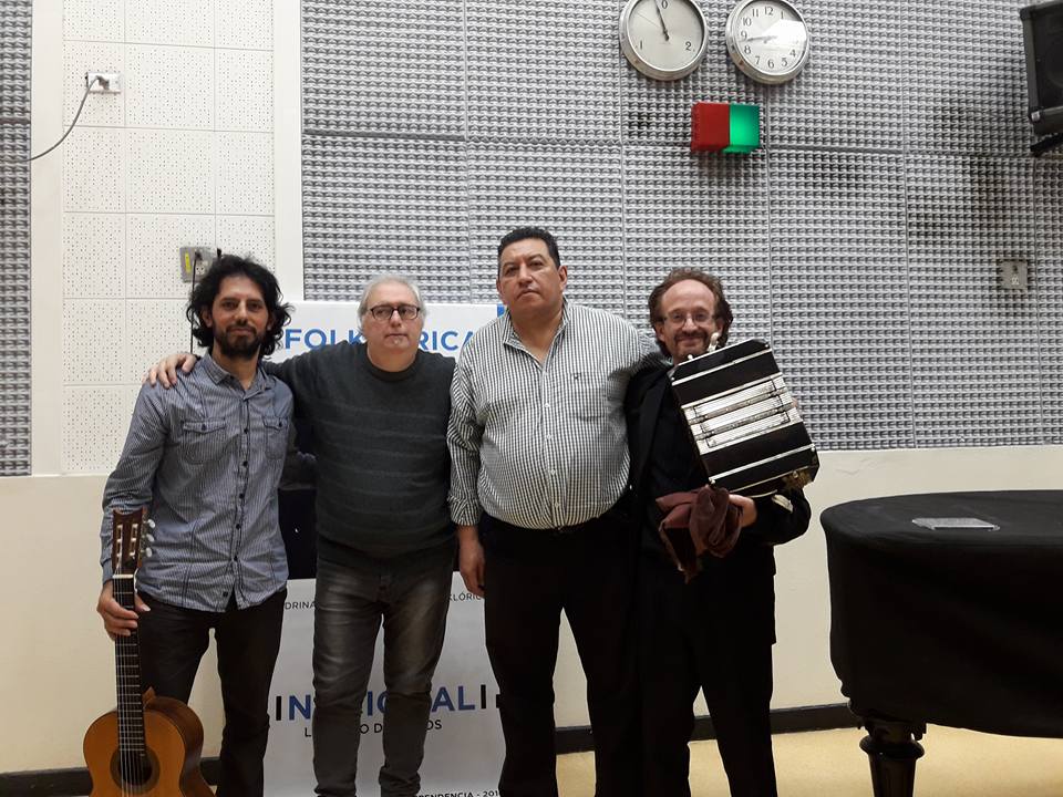Hoy cantando en vivo en el programa de Luis Digiano. Previa de la peña del #25deMayo #PalacioLaArgentina  @digianolopez #LuisBarrera
