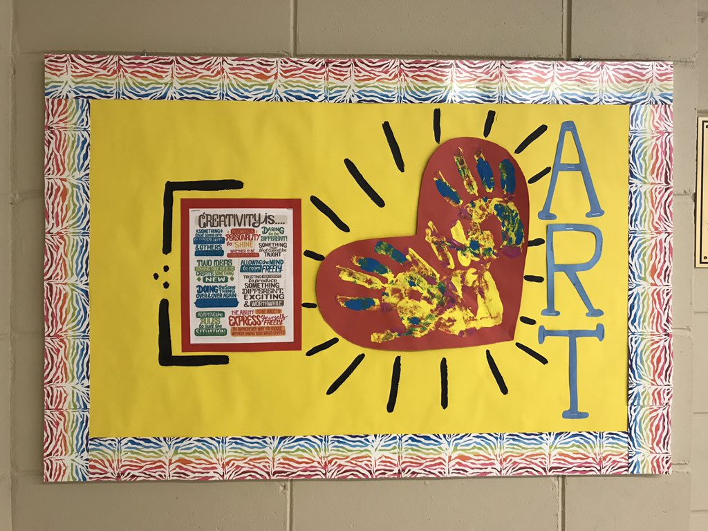 MaclayFineArts's tweet photo. Cool #bulletinboard @CathyH32308 #art #artteachers #arteducation #maclaylowerschoolart 🖌🖍✒️✏️ https://t.co/8mrscJdl8f