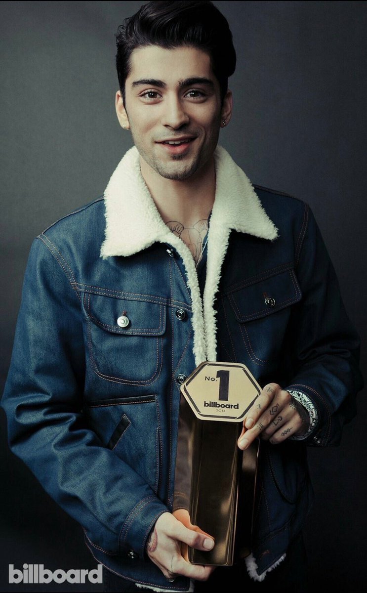 ZaynReport's tweet photo. Congrats to @zaynmalik for winning Billboards "Top New Artist" award! We're so proud of you 🎉🔥 https://t.co/EjsgRHcMxz