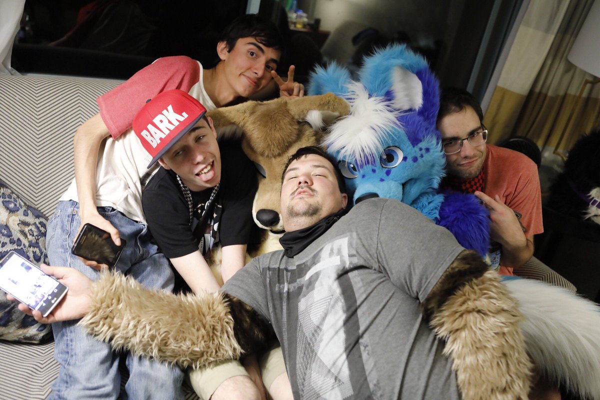 RykerHusky's tweet photo. #ProCon2017 was pretty lit last night with all these crazy peeps @ConstuproHusky @The_Ino89777 @SketchCoyote @Timberwolf222 Screw Califur. https://t.co/vIRwufxedb
