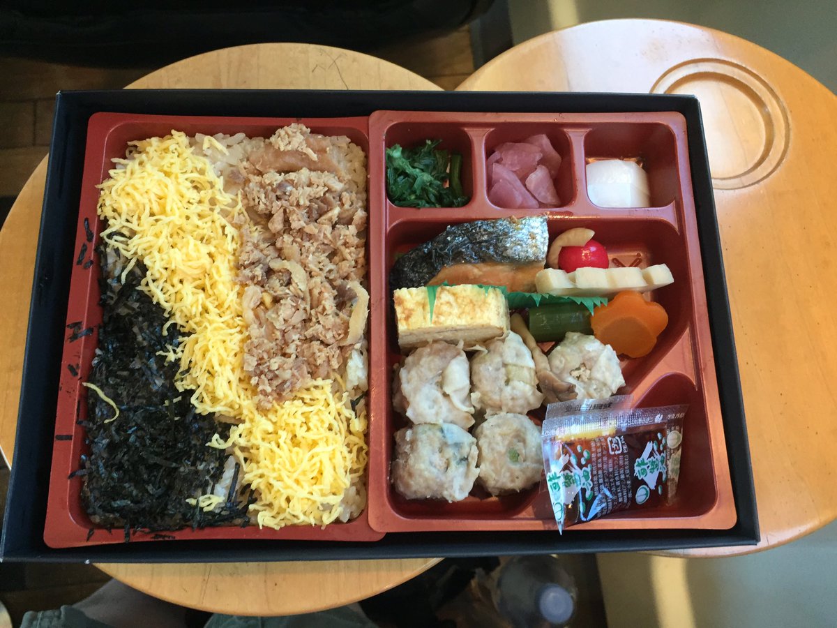 ClaireFromYVR's tweet photo. Let me share my bento with you. #ekibento #bento #japan @Visit_Japan #kyushu #travel https://t.co/R2YCPrlqJW
