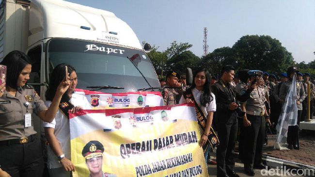 JombloTermuda's tweet image. Lawan Spekulan, Polda Jabar Gelar Operasi Pasar Murah dlvr.it/PCKMxj
