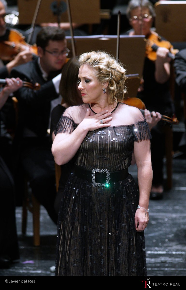 .<a href="/DianaDamrau/">Diana Damrau</a> invocó a Meyerbeer el pasado sábado. Puedes ver imágenes en Facebook: facebook.com/pg/teatroreal/… #DianaDamrauTR