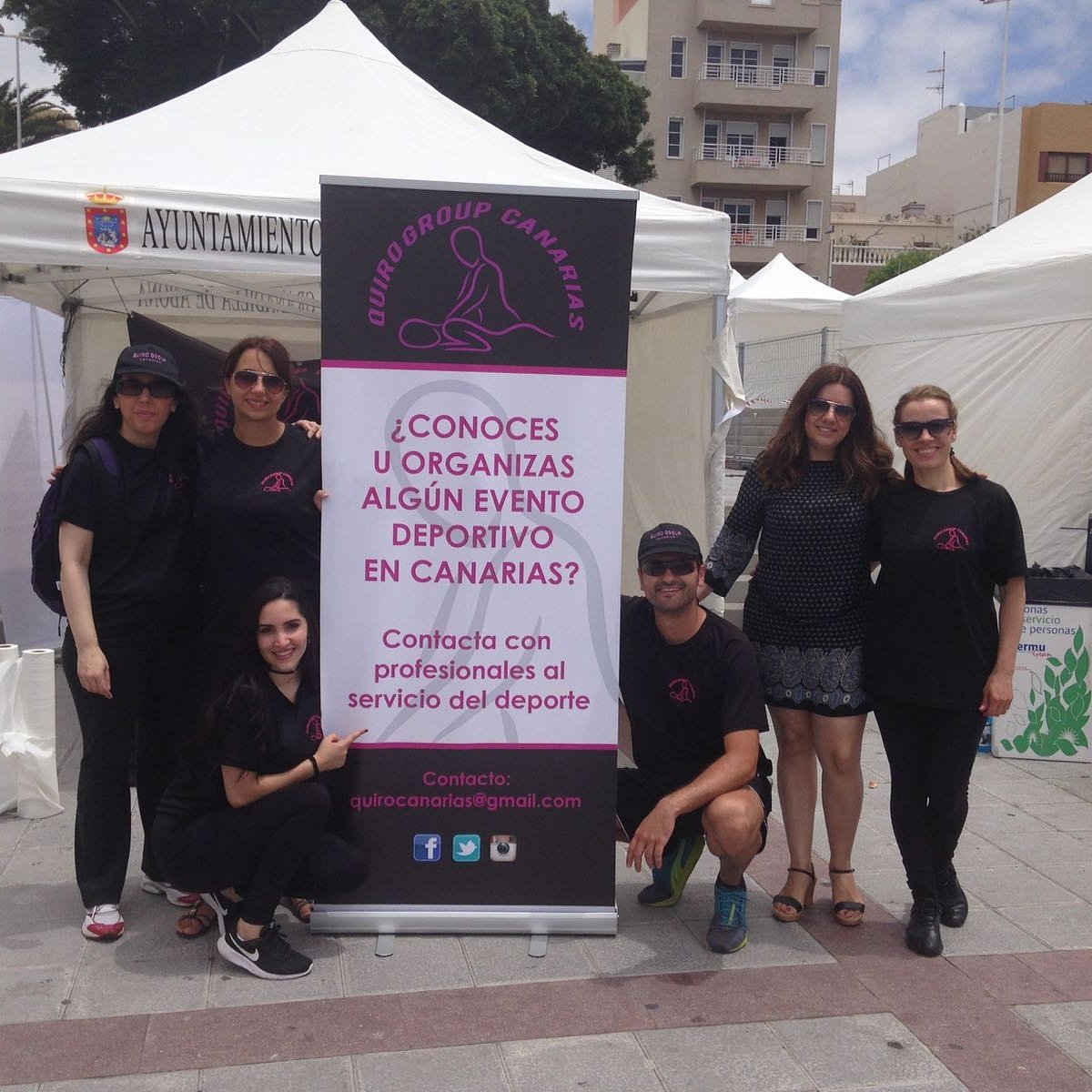 quirocanarias's tweet photo. Nuestros masajistas en pleno rendimiento para recuperar a los triatletas de la V Triatlón El Medáno celebrada ayer Domingo con @trimedano https://t.co/NtkBtGy3tF