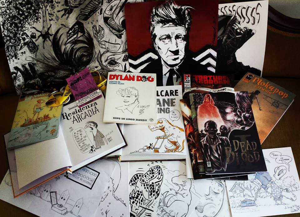 chialvoTPX's tweet photo. Il mio fantastico bottino ad @arfestival: acquisti, dediche, sketch e firme. Più tanti amici e l'esperienza dello stand @MokapopMedia 😎#ARF3 https://t.co/gMuvdOB9ey