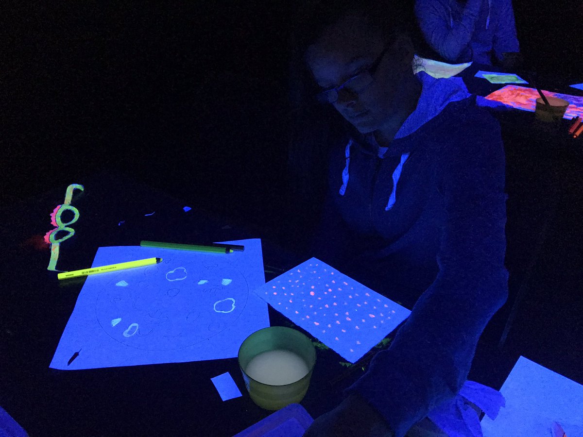 CustomsHouseLP's tweet photo. Glow in the dark pizzas by @YInterpreters #MasterPizzas #MegaMakers @thetakeoverfest #Hashtag! @thecustomshouse https://t.co/teXY6do7EK