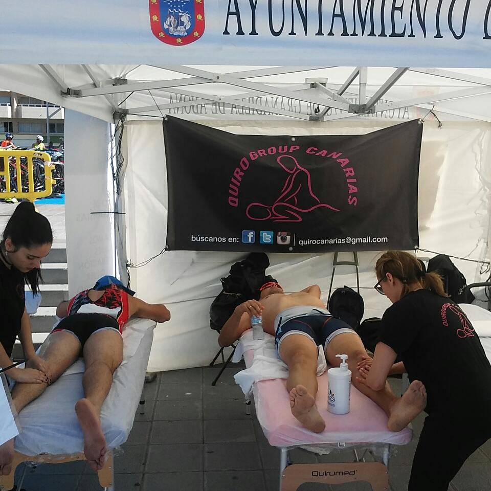 quirocanarias's tweet photo. Nuestros masajistas en pleno rendimiento para recuperar a los triatletas de la V Triatlón El Medáno celebrada ayer Domingo con @trimedano https://t.co/L0B6DUZY2B