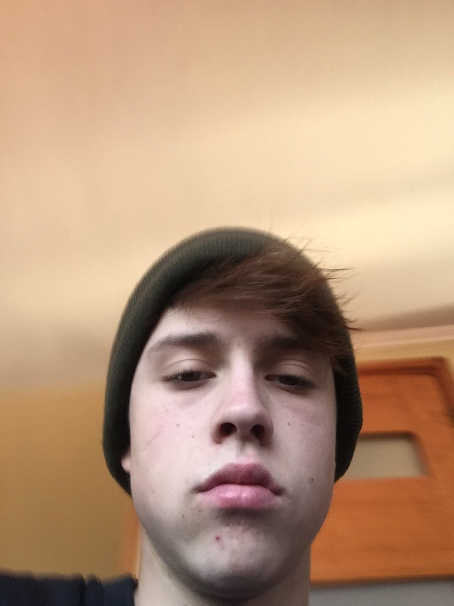 okay_alfred's tweet image. Cuando abres la cámara frontal por accidente.