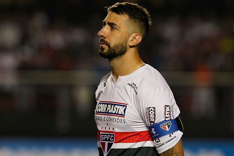 spfcbr_gabriel's tweet photo. CAMISA 14 DO MEU TIME: 
1 - Não treme em clássico 
2 - Chama a responsabilidade 
3 - Artilheiro nato 
4 - Líder  
5 - Raça e entrega https://t.co/pkfBYzTUih