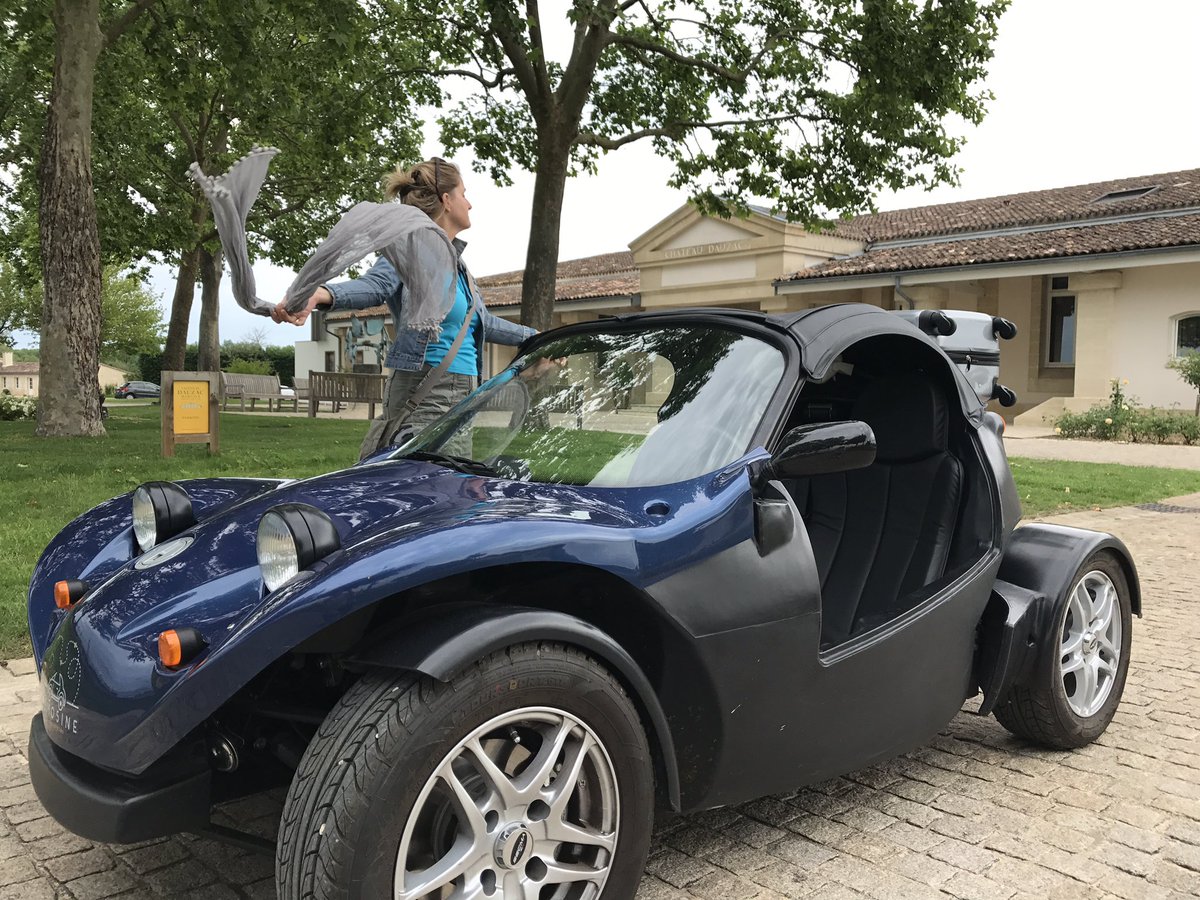 ICIMarketing's tweet photo. Tour des châteaux #Margaux en @MemosineTours.  #Bordeaux #innovation #vin #vignoble #feelfrance https://t.co/HRzclVWPwj