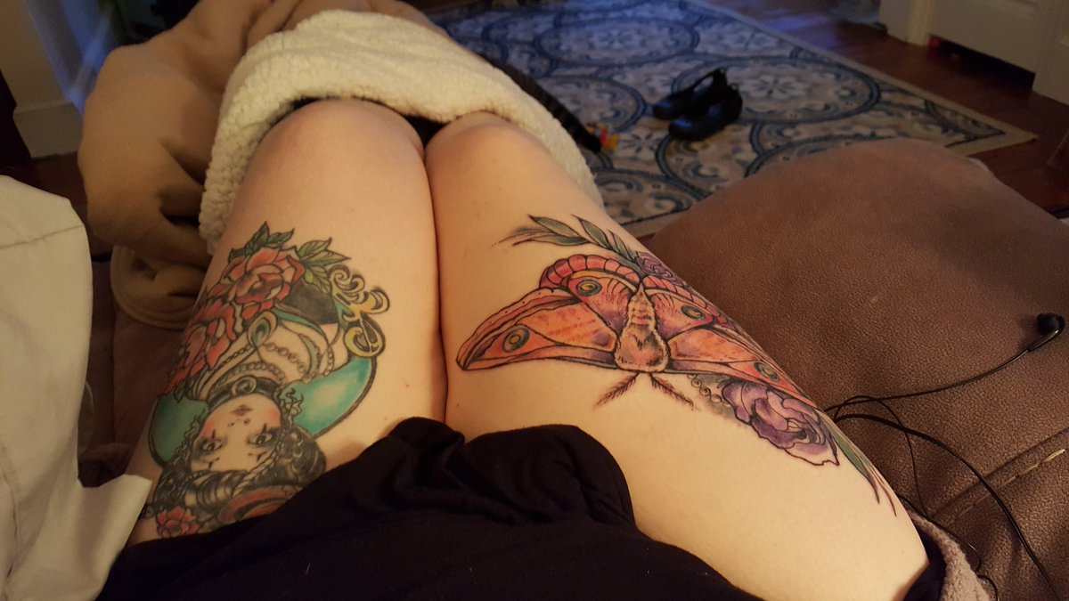 lifewchiariblog's tweet photo. @717tattoo laci is the best! did both my thighs https://t.co/MB5VXJZ2gW