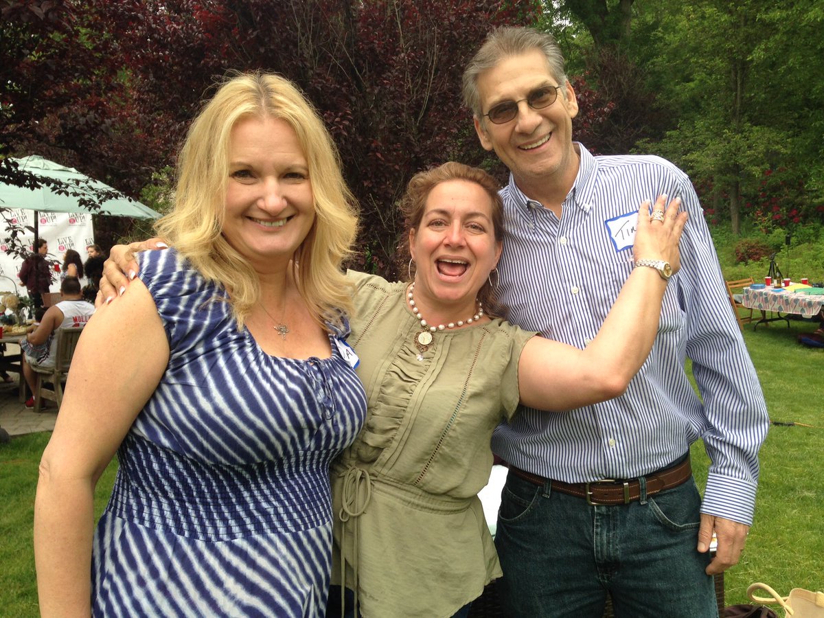 DonnaMckenna_CD's tweet photo. My beautiful friends & Tim 1 month post transplant
@DonnaDrake @SusanGatti @miccioart @famehampton #BlessedAndGrateful #HBChicago https://t.co/HrFNV6ylES