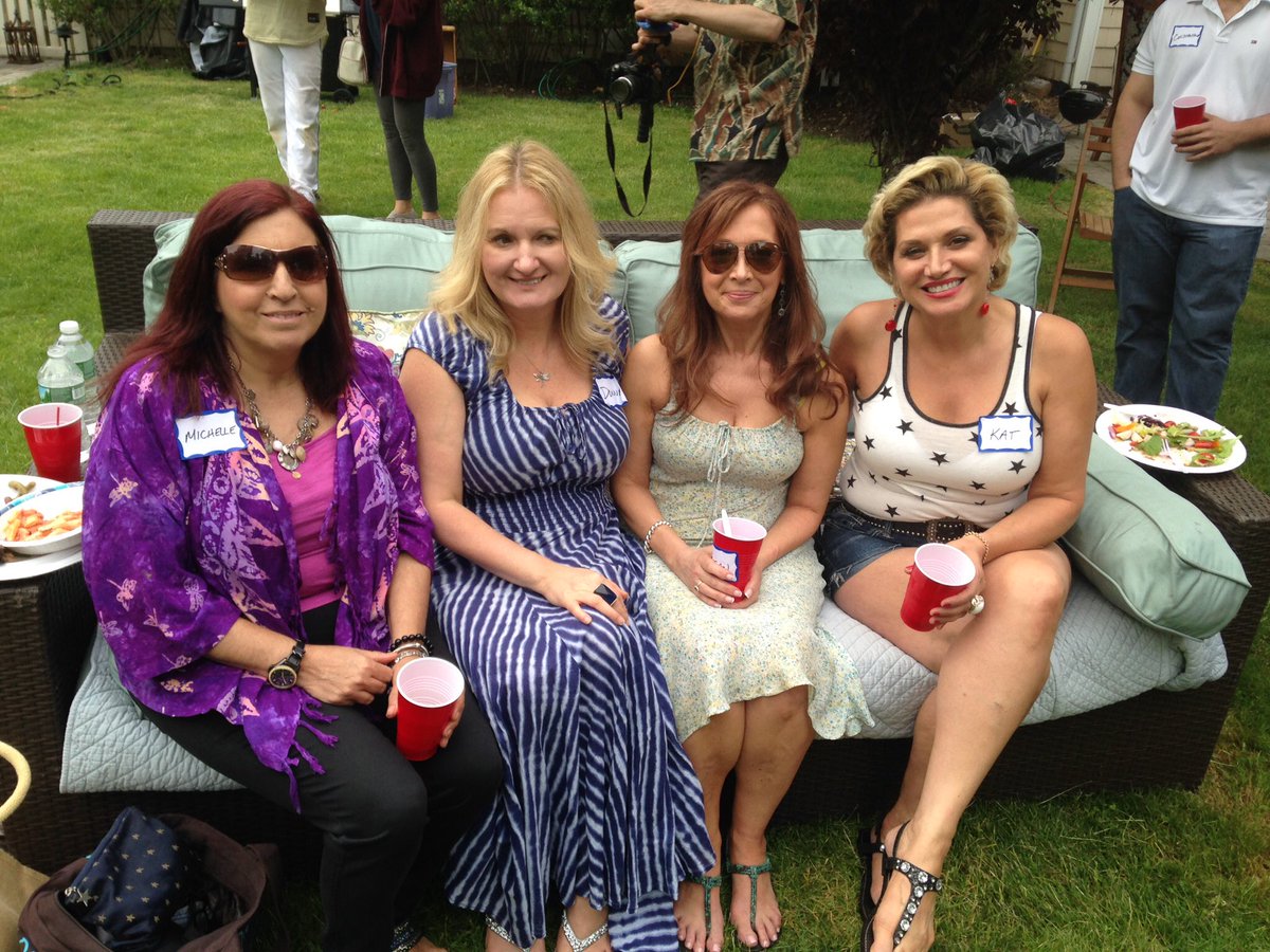DonnaMckenna_CD's tweet photo. My beautiful friends & Tim 1 month post transplant
@DonnaDrake @SusanGatti @miccioart @famehampton #BlessedAndGrateful #HBChicago https://t.co/HrFNV6ylES
