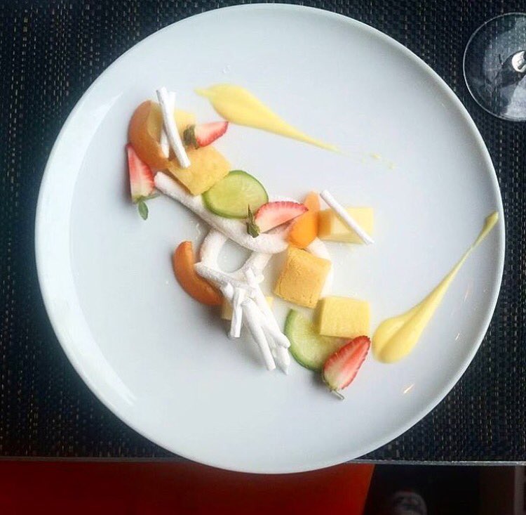 Fraîcheur &amp; simplicité ❤🍊🍋🍍 #VieuxMontreal #438McGill #HelenaLoureiro /photo: valerie_van sur Instagram