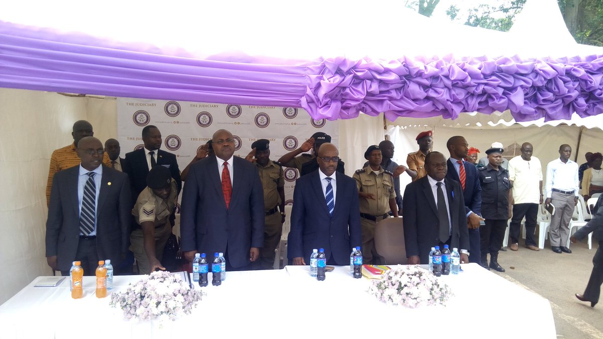 JudiciaryUG's tweet photo. The Masaka people applauded the magistrates & judges of Masaka Court for the timely judgements & customer care #CourtOpenDay https://t.co/vw5ZFjzosP