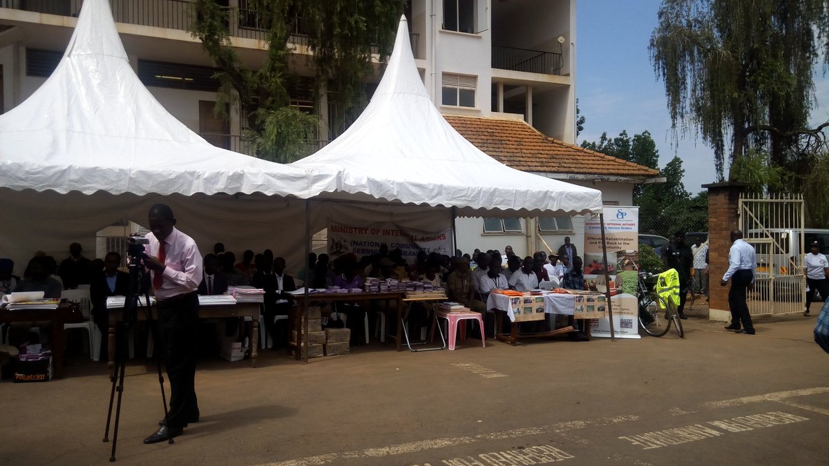 JudiciaryUG's tweet photo. The Masaka people applauded the magistrates & judges of Masaka Court for the timely judgements & customer care #CourtOpenDay https://t.co/vw5ZFjzosP