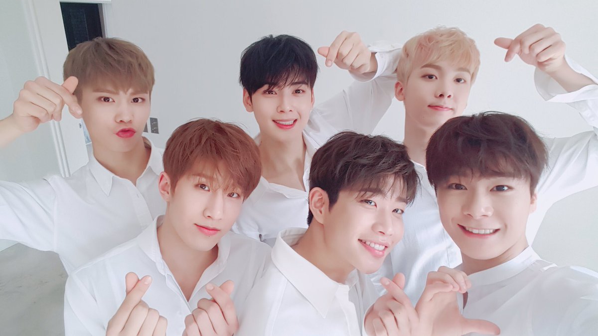 offclASTRO's tweet photo. 앨범발매기념~!!! 사진 대방출 그 마지막!!! 
이따가 8시에 하는 브이라이브도 
본방사수해주세용~!!!ㅎㅎ 뿅~!!!
#세번째 #ASTRO #Baby #시작이군 #데헷 https://t.co/lXeadndjvt