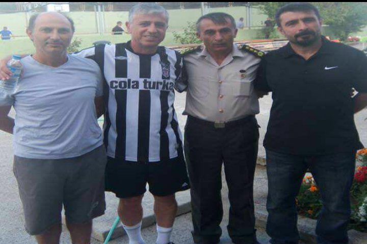 mustafaonsel's tweet photo. Bir zamanlar Hasdal C.evinde bir amiral vardı. Beşiktaşlydı. Bugün çok sevnirdi Fener bayrağınn indirilişine de üzülürdü. Dua ile Cem Çakmak https://t.co/T0nCjdYF3Z