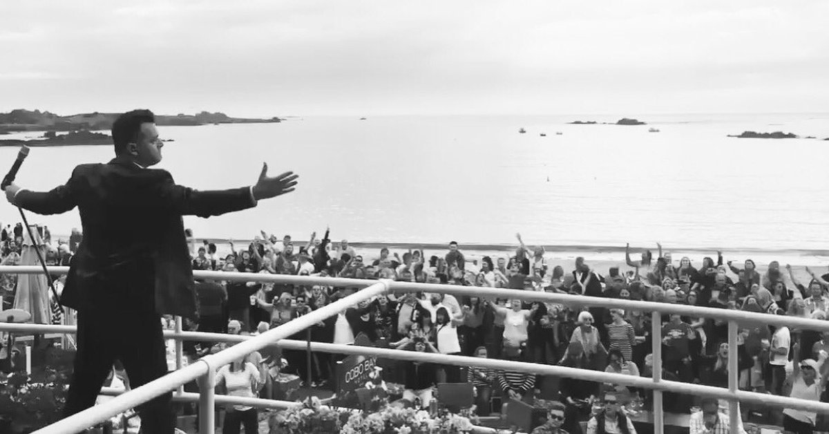 Thank you for another wonderful weekend #Guernsey #cobobay #live #robbiewilliams #tribute #robbingwilliams #ILoveMyLife #balcony #gig #show