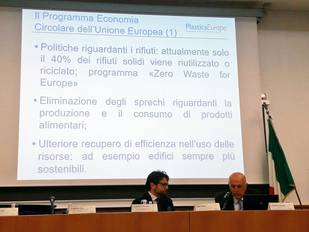 RadiciGroup's tweet photo. Il Programma #EconomiaCircolare dell' #UnionEuropea spiegata da Giuseppe Riva @PlasticsEurope #InnoProWire https://t.co/UoDmeCjt3u