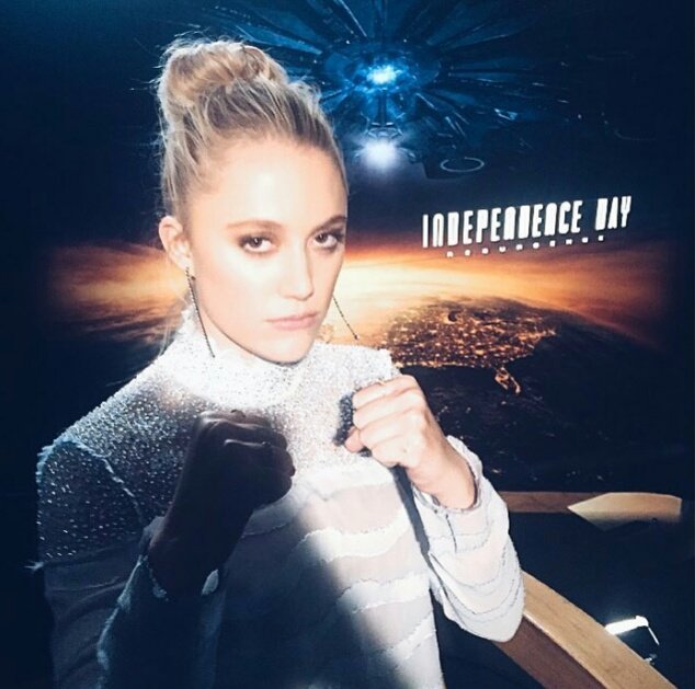    Maika Monroe Happy birthday                                  24                          