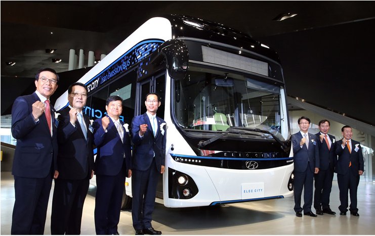 ElectriveGlobal's tweet photo. A South Korean show of pride: Hyundai unveils its first electric bus https://t.co/BVfwmnC9tD #eleccity #electrictransport #ebus https://t.co/78VUktrt5G
