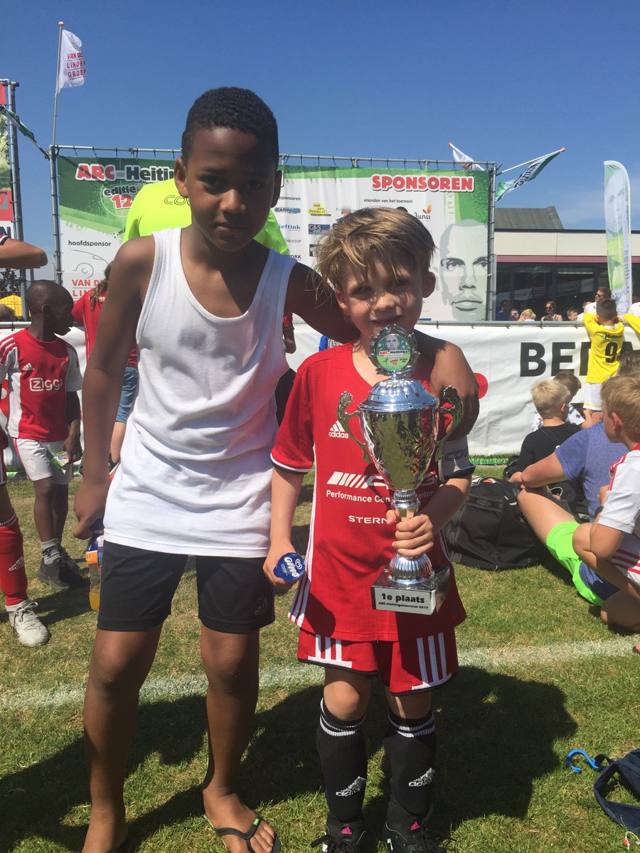 CoervercoachNL's tweet photo. Gefeliciteerd Coerver Coaching O9🏅🏆🎉❤️⚽️ #archeitingatoernooi #coerverkids #coervercoaching #mercedesamg #adidas #adidaskids #sternauto https://t.co/Lj33cj81kG
