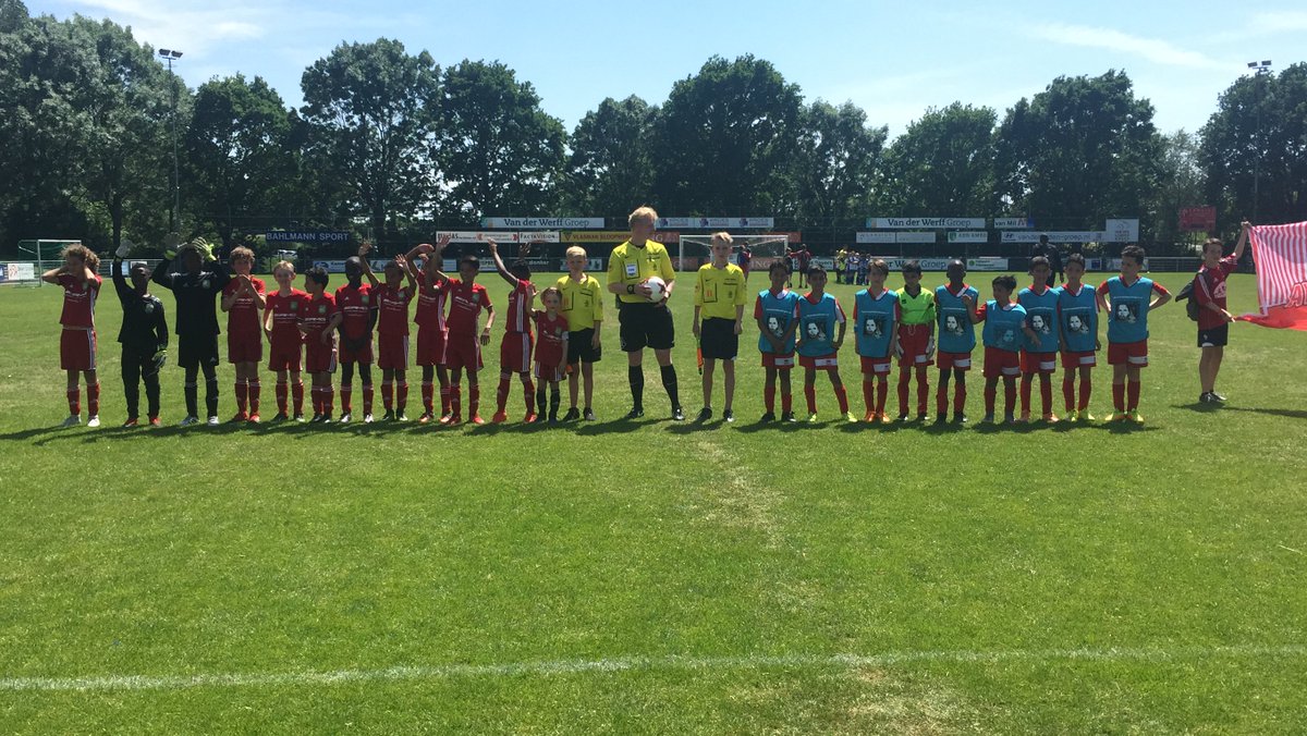 CoervercoachNL's tweet photo. Gefeliciteerd Coerver Coaching O9🏅🏆🎉❤️⚽️ #archeitingatoernooi #coerverkids #coervercoaching #mercedesamg #adidas #adidaskids #sternauto https://t.co/Lj33cj81kG