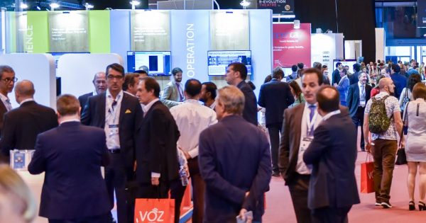 ComDigitalUPA's tweet image. DES2017 se consolida como cita internacional de la economía digital bit.ly/2rNI8yt