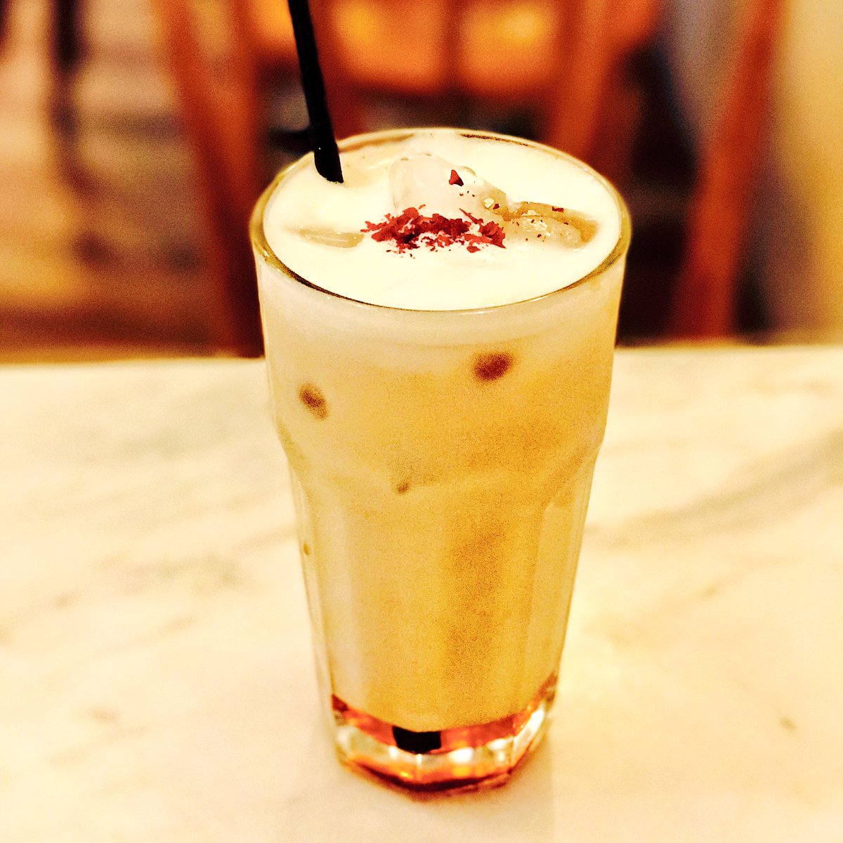 beansandfoam's tweet photo. Rose latte @ XTG HK. It wins 3 beans as flavored coffee. Recommended for floral summers. #coffeescore. Ref: https://t.co/lzxq8hMJug https://t.co/EPidf7AuhT
