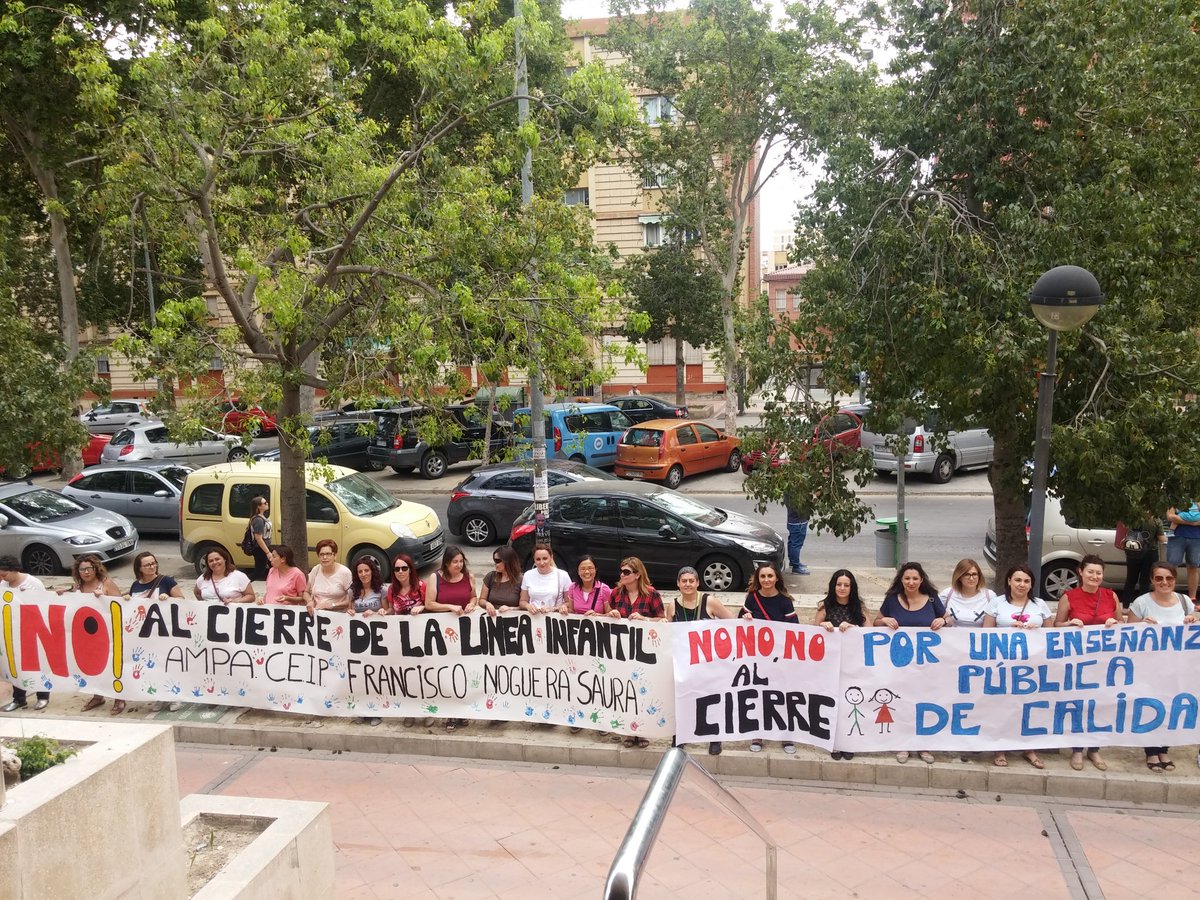 Joseberenguel2's tweet photo. La Consejera de Educación no mantiene la línea de 3 años en el ceip Francisco Noguera, para eso no hay dinero! #recorteseneducacion #carm https://t.co/fHQ1QI8FVu
