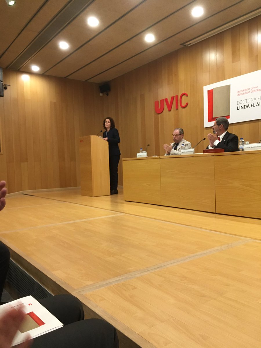 Parlament de la Dra. Paola Galvany, padrina de la doctoranda. #HonorisCausa #UVic #Nursing <a href="/UVic_PhD/">UVic Doctoral School</a> <a href="/UVic_FCSB/">Facultat de Ciències de la Salut i el Benestar</a> <a href="/UVic_CESS/">UVic_CESS</a>