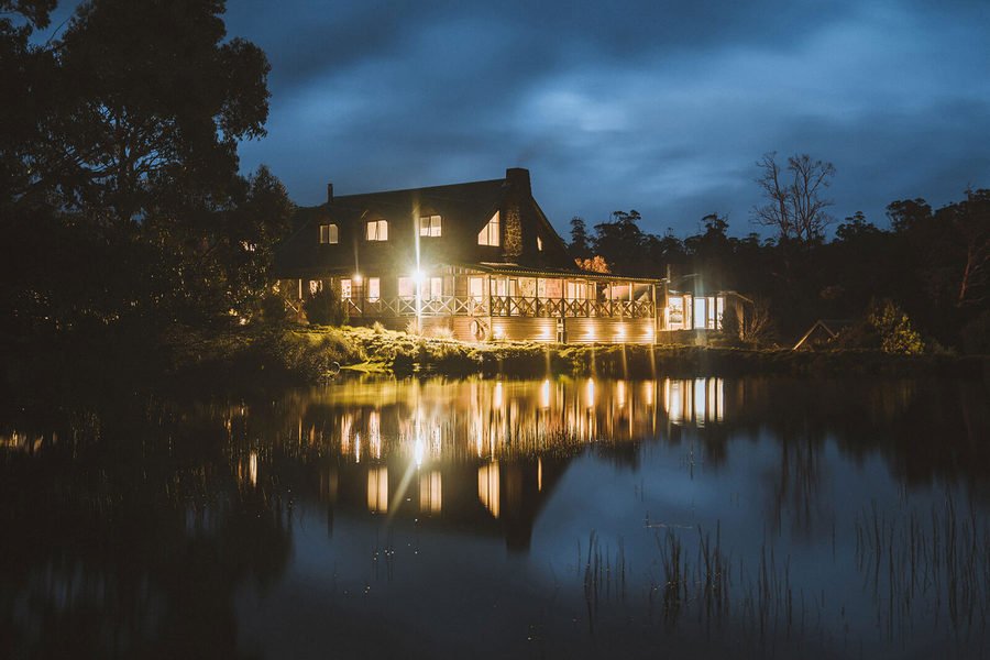 Join <a href="/helloemilie/">Hello Emilie</a> and <a href="/jasoncharleshil/">Jason Charles Hill</a> on a cosy getaway to @TasmaniasNW: ow.ly/Q7RP30c742Z via <a href="/qftravelinsider/">Qantas Travel Insider</a> #discovertasmania