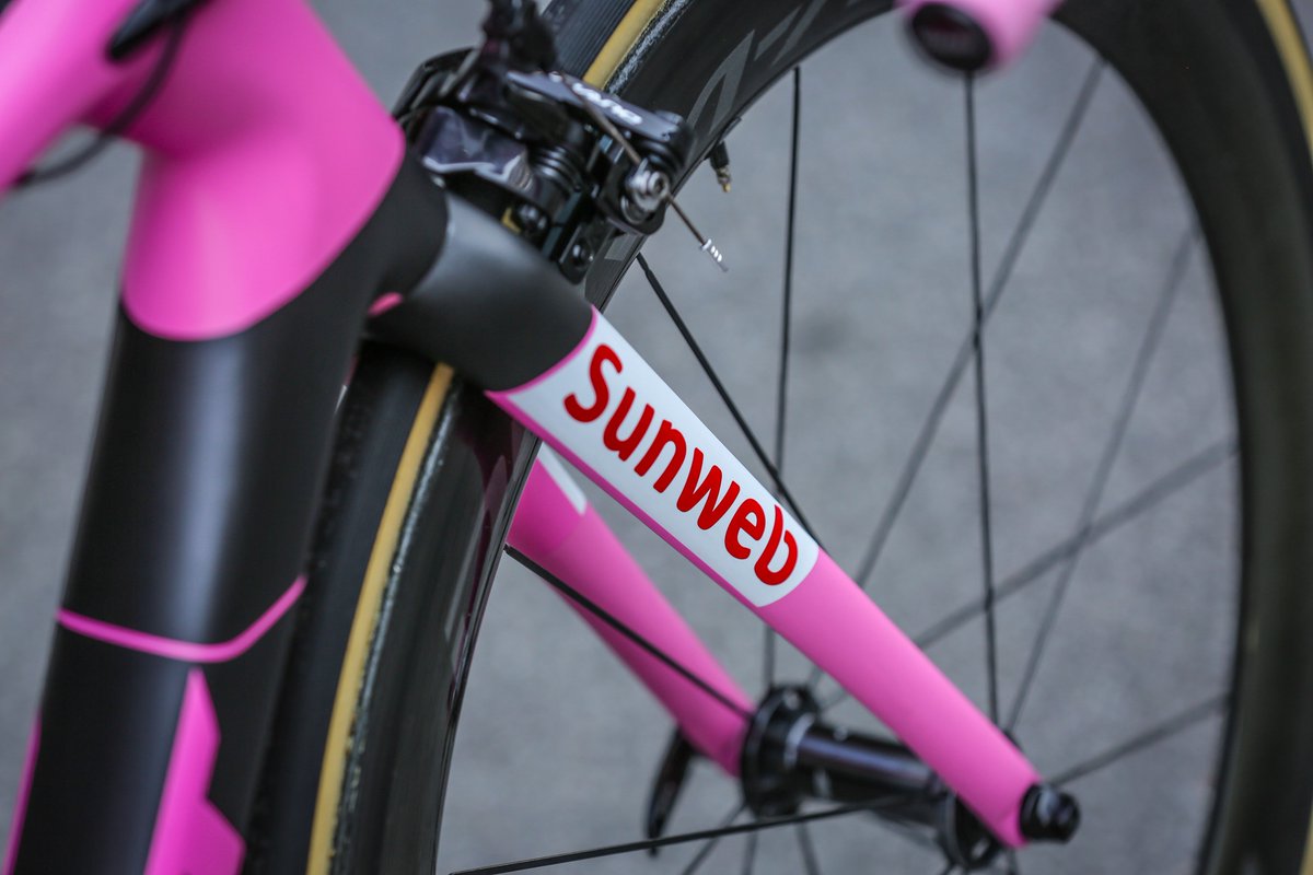 A closer look at <a href="/Giant_Bicycles/">Giant Bicycles</a> pink #Giro100🇮🇹 TCR.

📸teamsunweb.com/pink-tcr